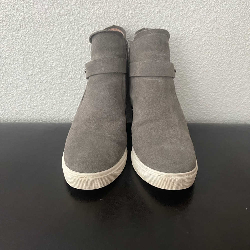 Boots - Picture 2 of 6